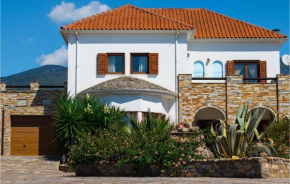Beautiful home in Volos with 4 Bedrooms